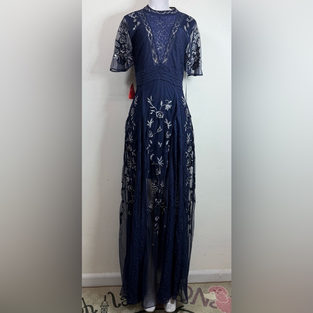 (R4) Amelia Rose Long blue lace dress, embroidered with sequin appliqués, Sz 2US